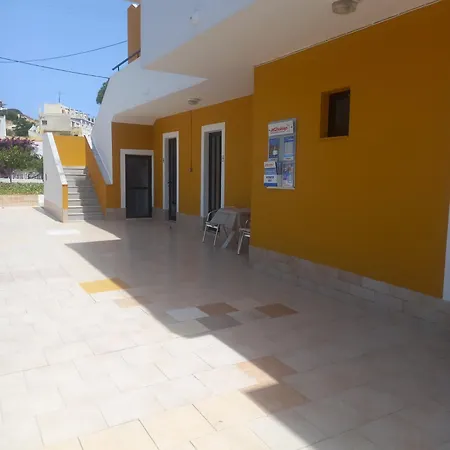 Manolis Apartahotel 2*