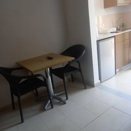 Apartahotel Manolis 2*