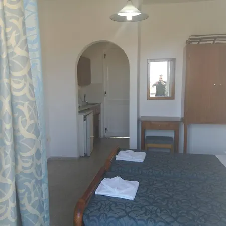 Manolis Apartahotel 2*